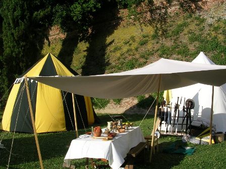 Velario e tavola imbandita